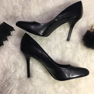 Vince Camuto Black Leather Heel
