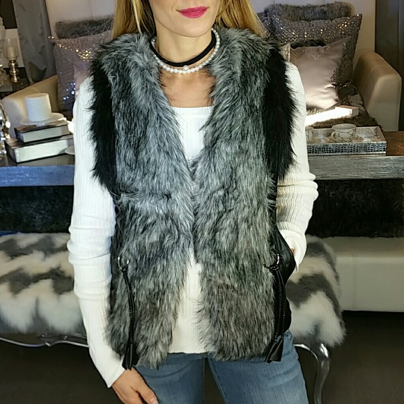 💋LAST ONE!!💋 Glamorous gray faux fur vest - Picture 2 of 4