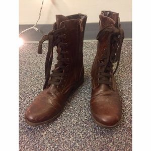 Combat boots