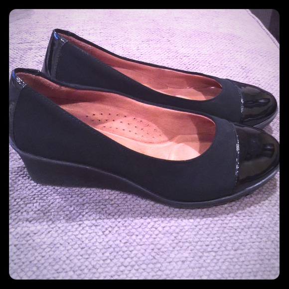 BLACK HUSH PUPPIES WEDGE