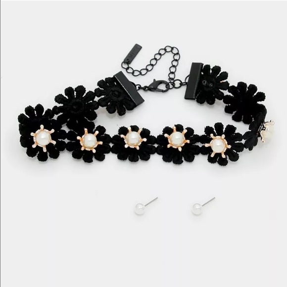 Pearl Crochet Daisy Flower Choker Necklace - Picture 2 of 3