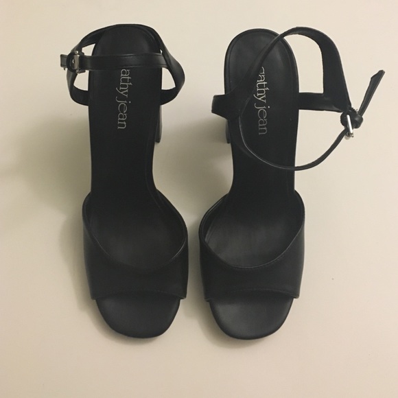 Cathy Jean open toe. Women's 7