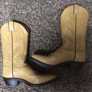 Men's 8 1/2D Justin's Boot-Posh Sale!!