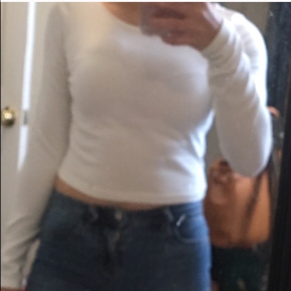 White long sleeve crop top