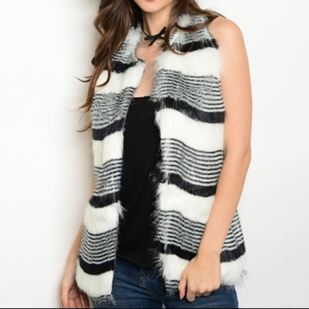 OPAL Faux Fur Vest - Picture 3 of 4