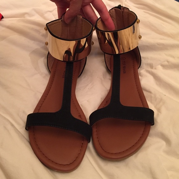 Gold metal plate Sandals - Picture 2 of 2