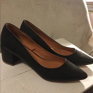 H&M pointy leather pump