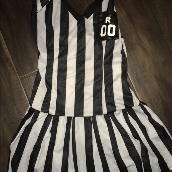 Referee costume
