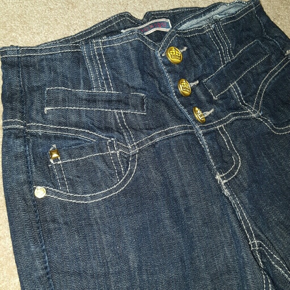 High Rise 3 Buttoned Jeans - Picture 2 of 3