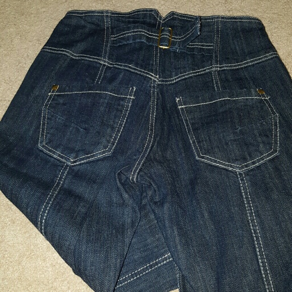 High Rise 3 Buttoned Jeans - Picture 3 of 3