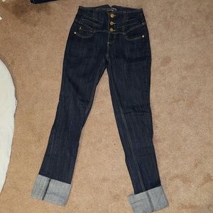 High Rise 3 Buttoned Jeans