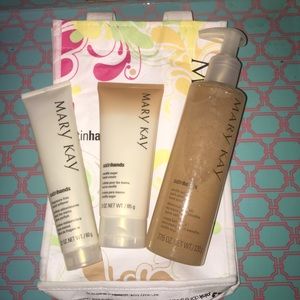 🌺MK Warm Vanilla Sugar Satin Hands Set🌸