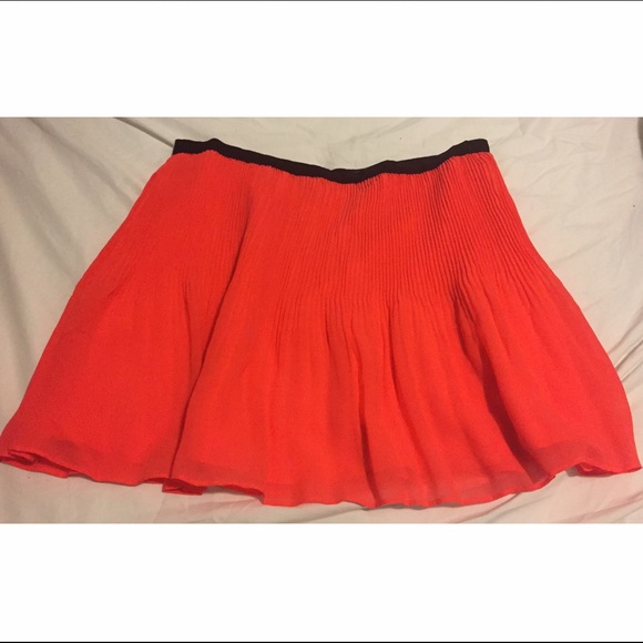 💝HP 12-19-16💝Victoria Secret Pleated MiniSkirt💝 - Picture 2 of 2