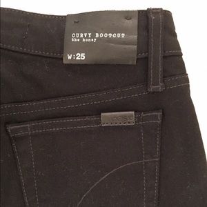 Never worn Joe's "the honey" curvy boot cut jeans