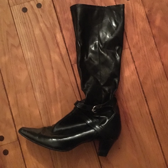 Patent heeled boots - Picture 2 of 4