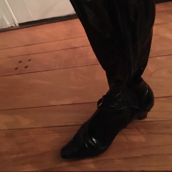 Patent heeled boots - Picture 3 of 4