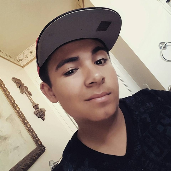 Meet your Posher, Sergio - Picture 1 of 1