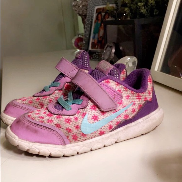 Toddler Nike shoes
