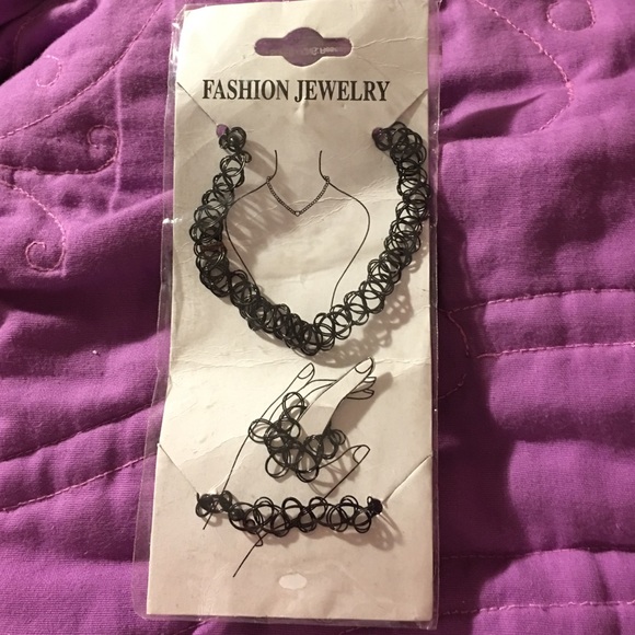 Nwt black stretchy choker set! 💋