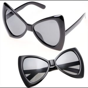 Bow frame sunglasses
