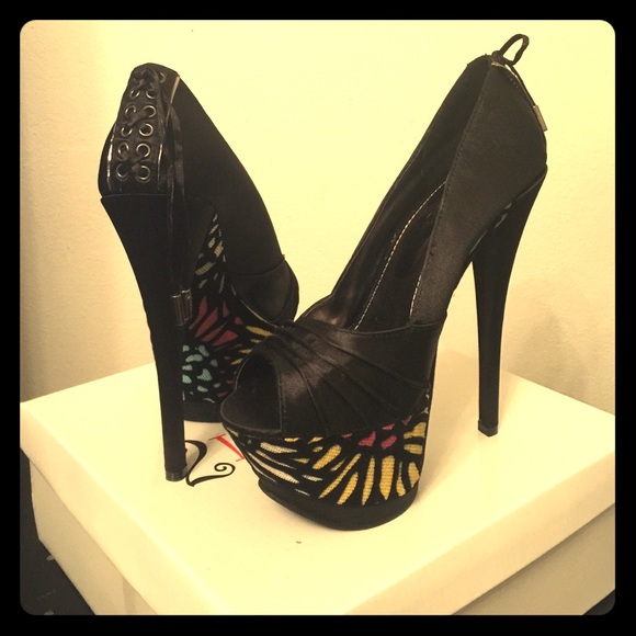 Unused 6 inch Platform Pumps by 2LipsToo