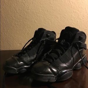6 Ring Black Jordan's.