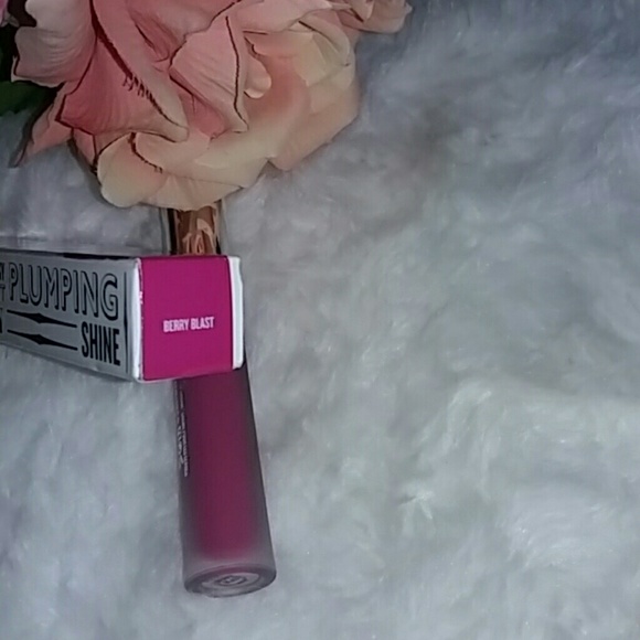Buxom Full-On Lip Cream~Berry Blast - Picture 2 of 3