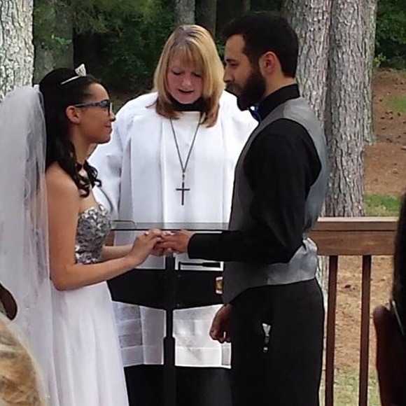 Meet your Posher, Leeanna - Picture 2 of 3