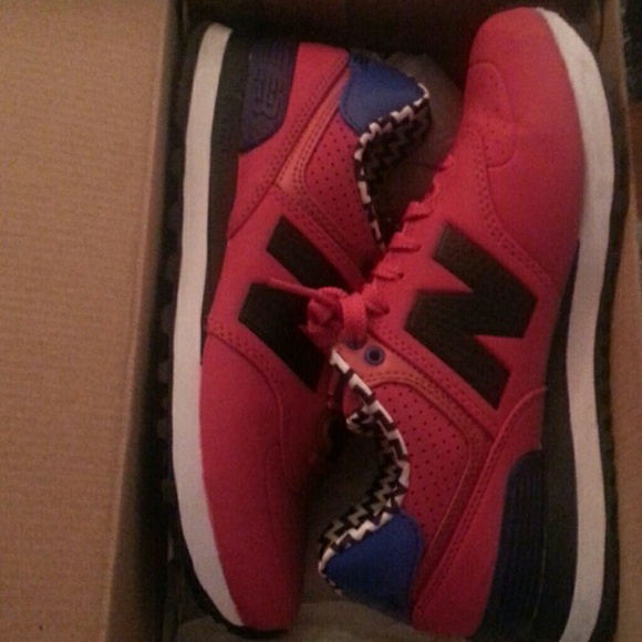 New Balance red/blue sneakers size 7 womens
