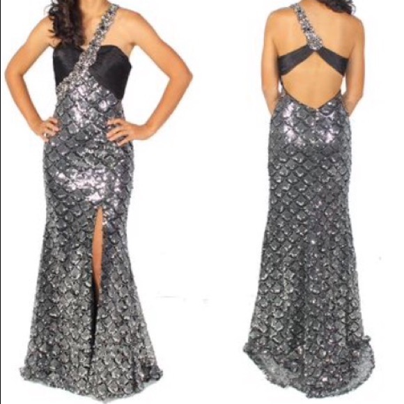 Prom / pageant dress