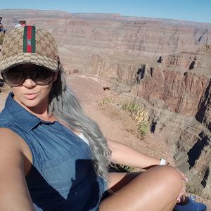 Meet your Posher, Roxana