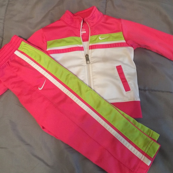 🎉🎉FINAL SALE🎉🎉3t Nike tracksuit