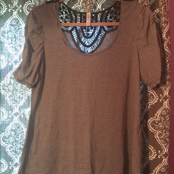 Thin Black & White Lace Back Shirt