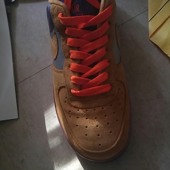 Never Worn Nike's - Picture 3 of 3