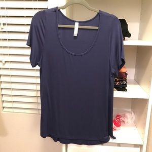 Large LuLaRoe Classic Tee