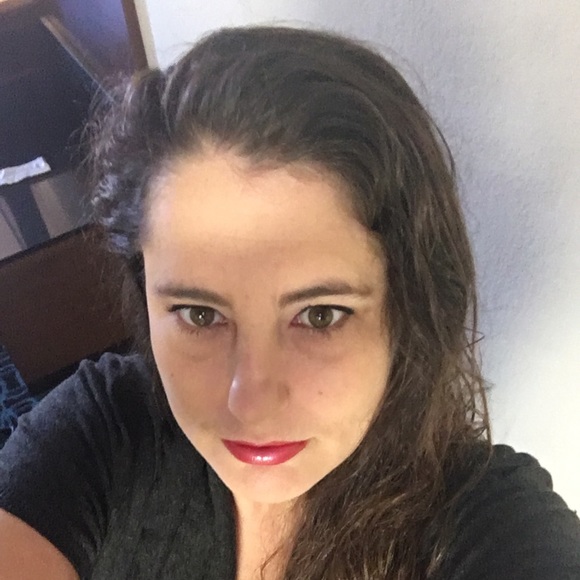 Meet your Posher, Elaine