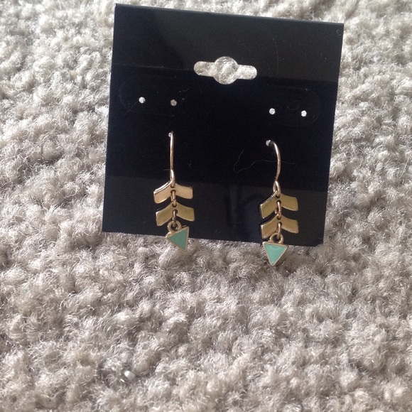 Jewelry - Arrow dangle earrings