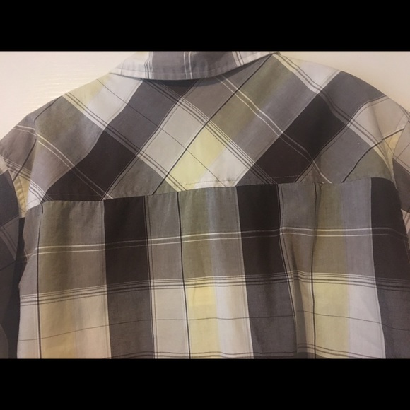 Men's button-down shirt with flap pockets. - Picture 3 of 3