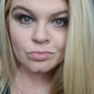 Meet your Posher, Casie