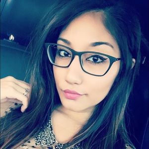 Meet your Posher, Claire