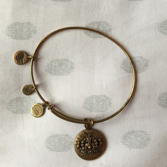 Alex and Ani Queen's Crown Charm Bangle