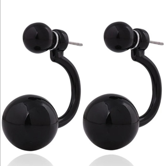 **PRETTY AND SIMPLE BLACK EARRINGS** I love these!