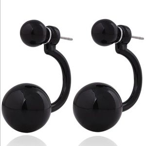 **PRETTY AND SIMPLE BLACK EARRINGS** I love these!