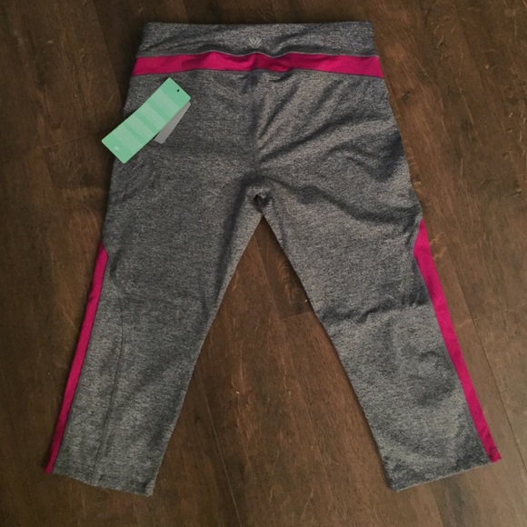 Forever 21 Activewear Capris - Picture 2 of 3