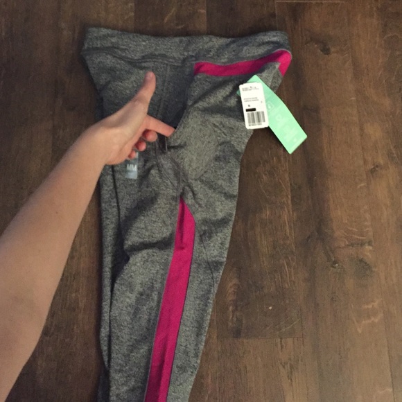 Forever 21 Activewear Capris - Picture 3 of 3