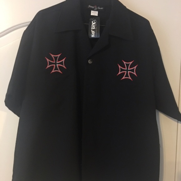 Men's Hot Topic shirt