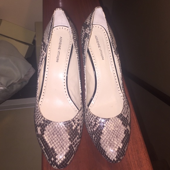 Adrienne Vittadini Snake print wedge heels - Picture 1 of 3