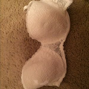 white lace strapless bra