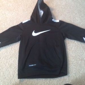 Nike therma-fit hooded sweatshirt
