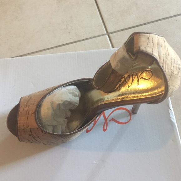 Cork high heel shoe